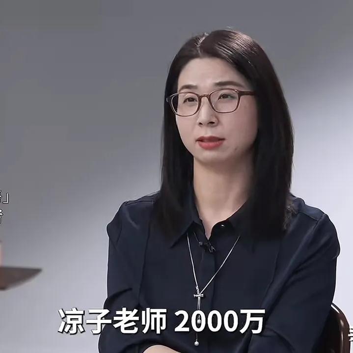 判决胜诉后，她不再扮演受害者，反而歇斯底里地咆哮