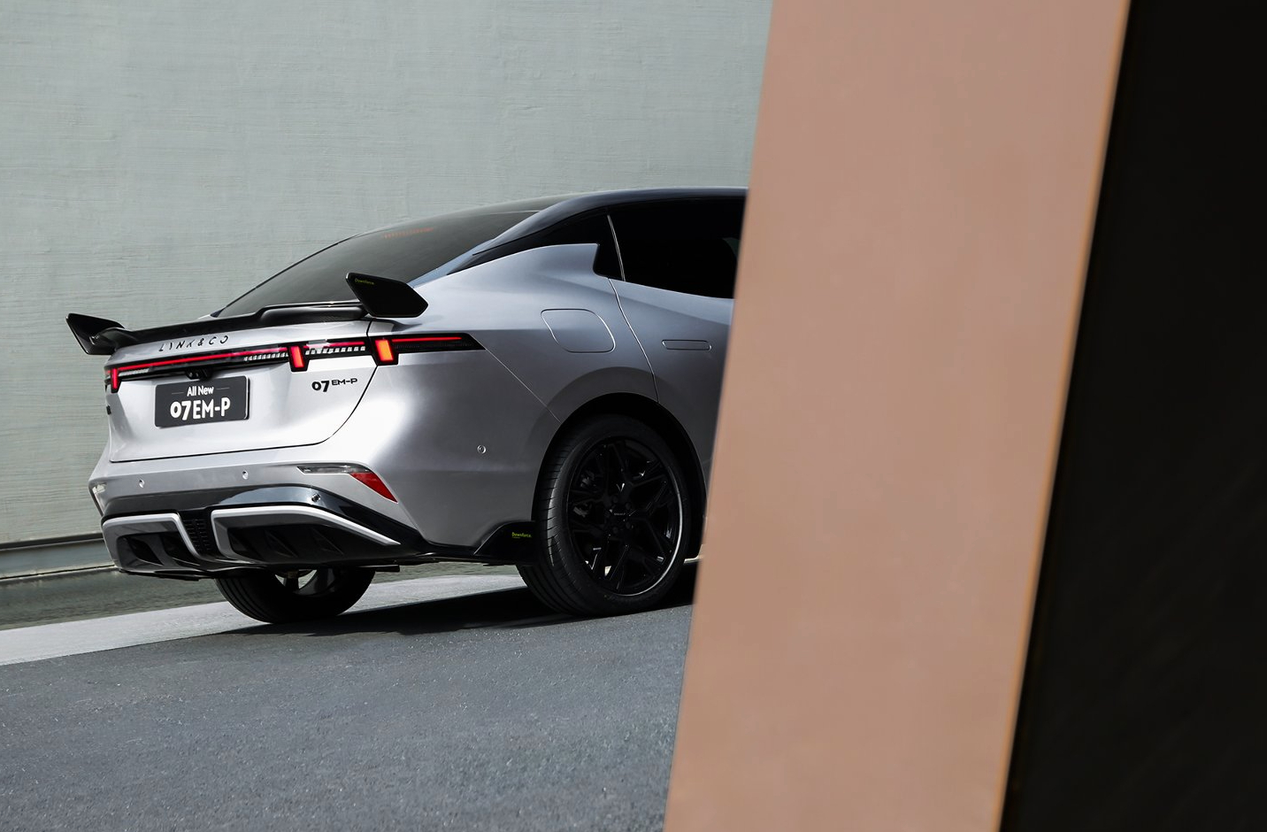 别只看颜值，这可能是同级最 “能打”的！说的不是中国男子冰壶运动员许静韬，是他的