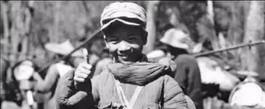 1935年，一名红军小战士被土匪抓住，被枪杀前提出一个要求，竟说哭了土匪头目，救