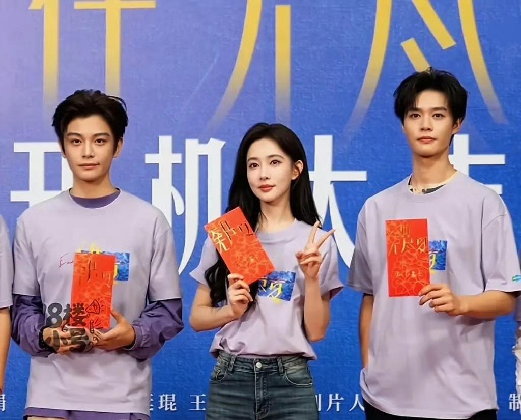 你们觉得谁更像男主[流鼻血] ​​​
