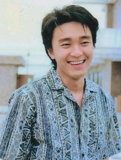 当年，周星驰执导的《西游降魔篇》喜获12亿票房。但华谊却拒绝支付周星驰8610万