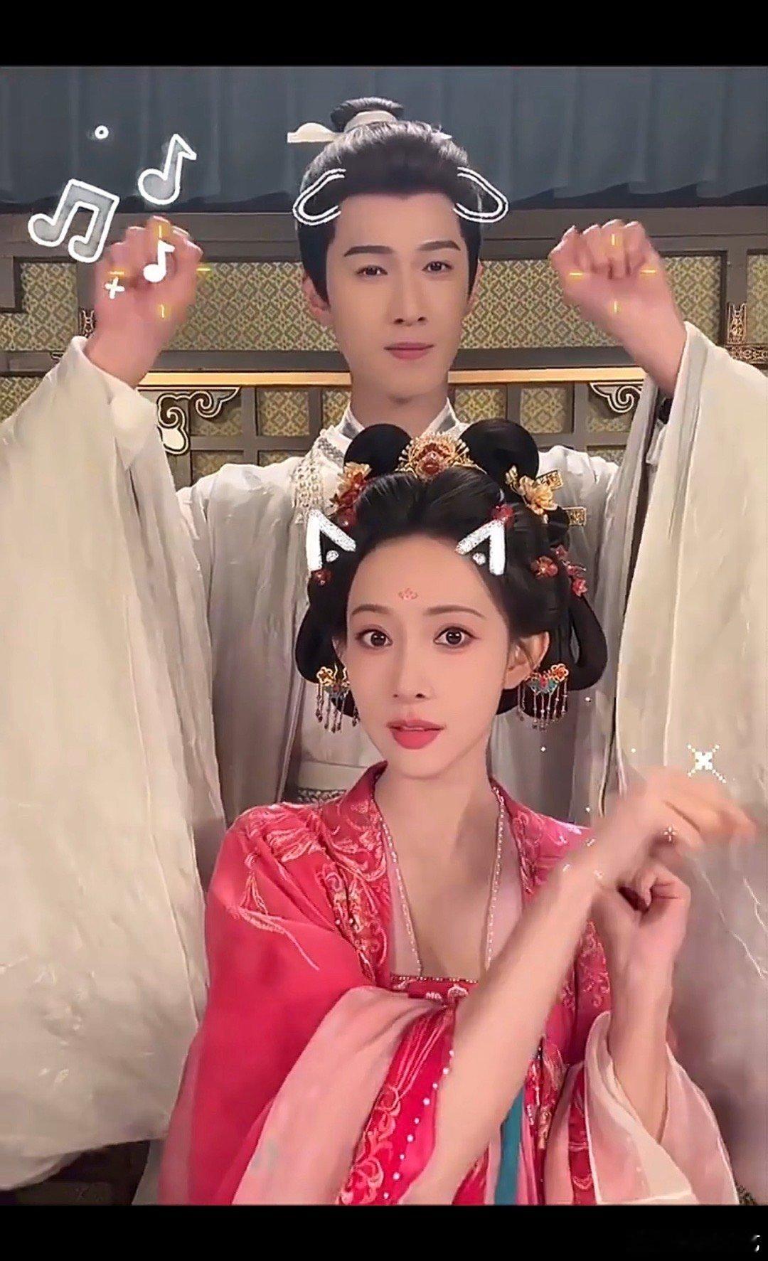 孟子义李昀锐喵喵手势舞