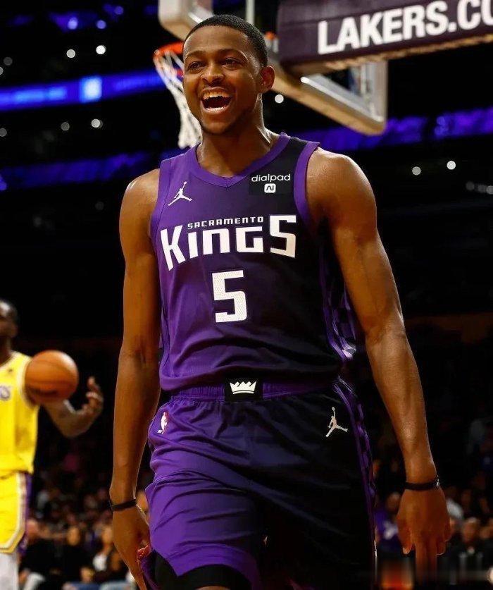NBA官方公布了上周东西部周最佳球员：
 东部 布伦森：上周场均28.5分6.5