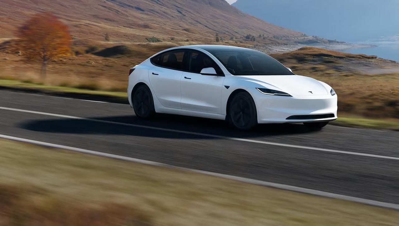 如果入门港版Model 3也进入大陆，卖17.59万元，是更便宜但有所简配，凭特