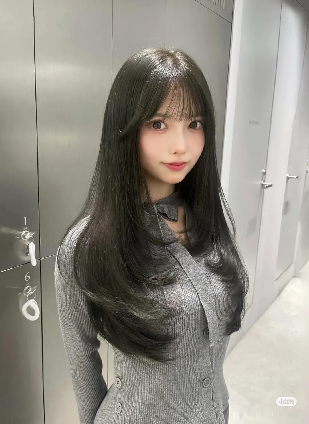 话说日本近几年就推出了许多颜值和气质都相当不错的新晋博主，而小春就是其中之一。凭