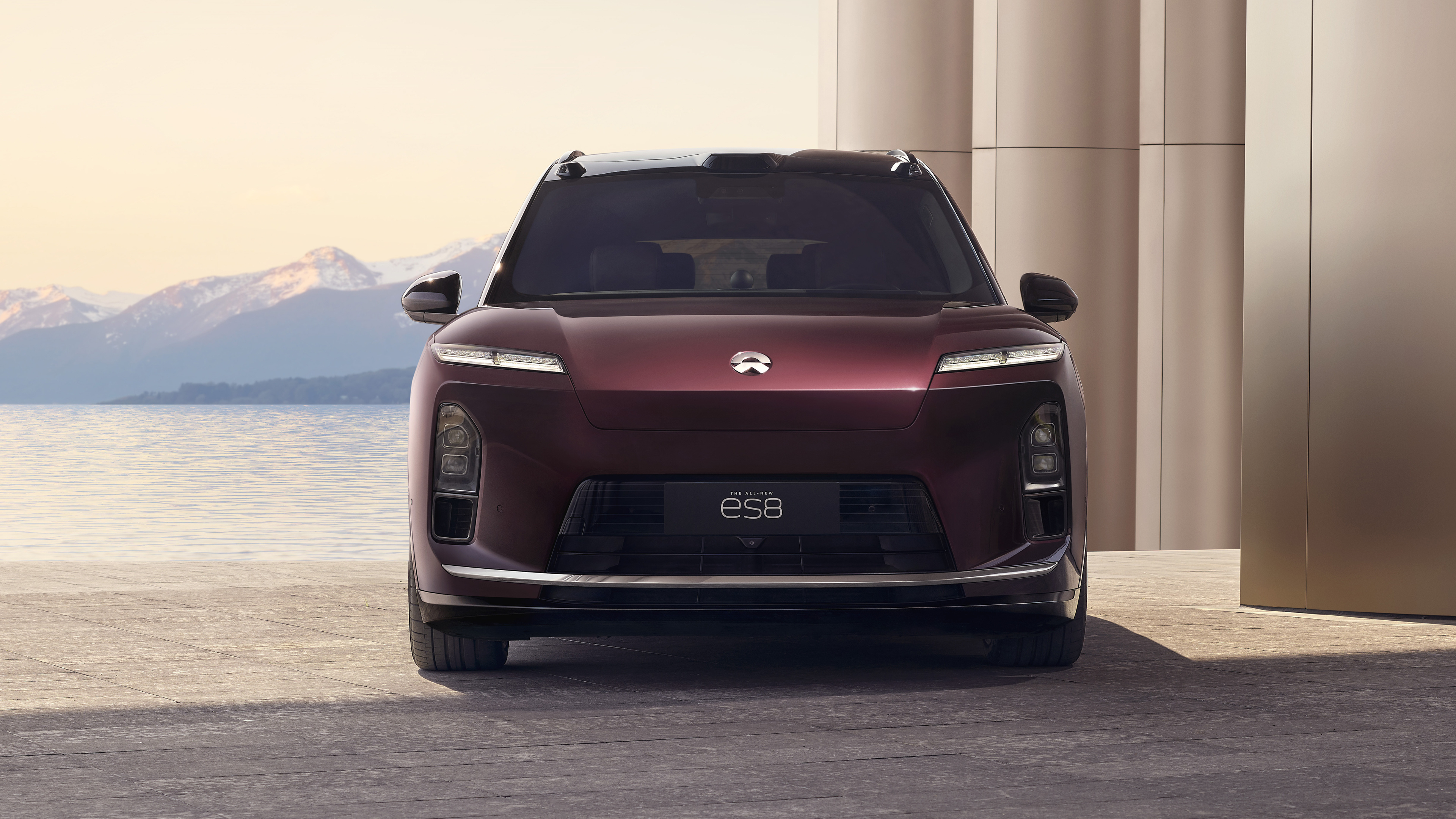 蔚来全新es8 上新了新颜色-M42 星云红，质感很棒~大气以猎户座 M42 星