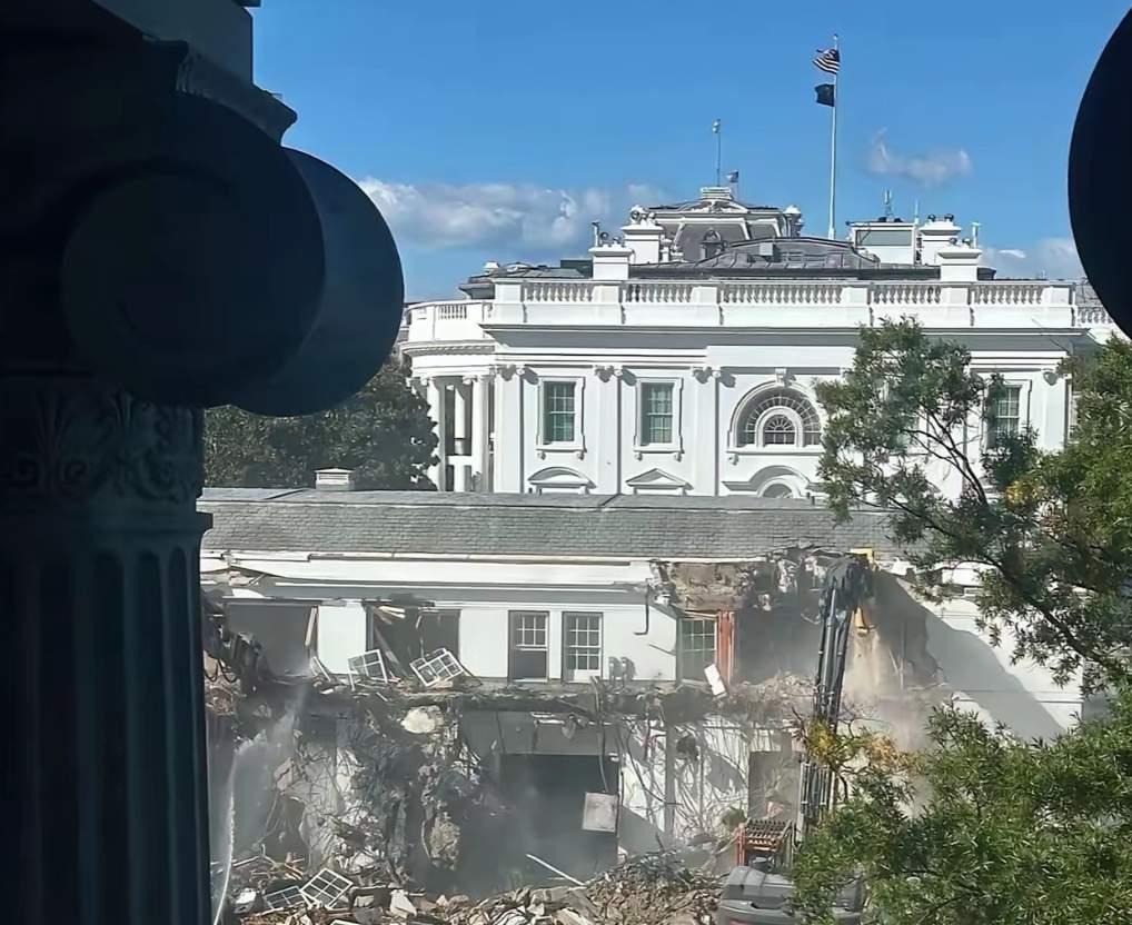 美国白宫政府停摆四十多天，为何两党都不觉得丢人？
美国共和党与民主党在临时拨款法