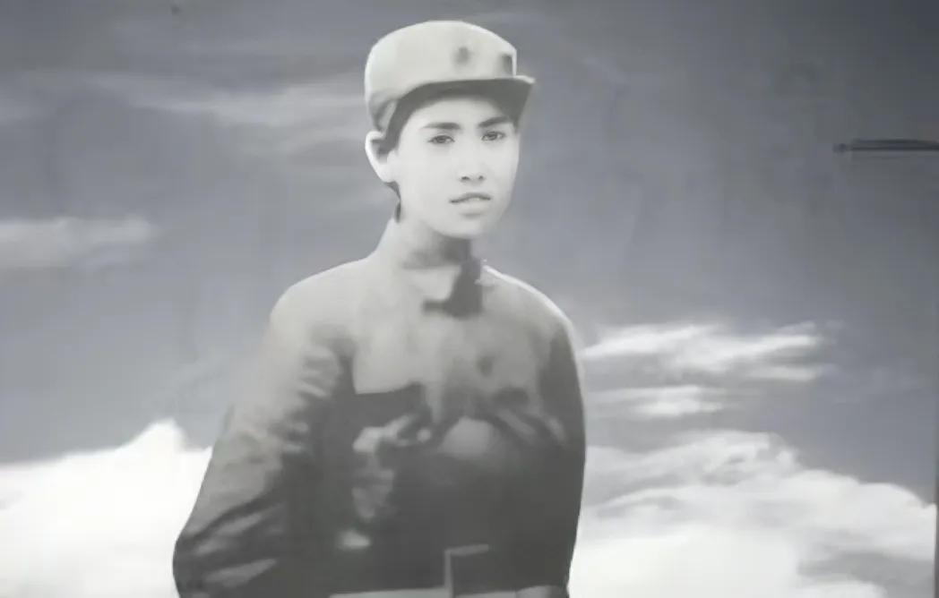 贺子珍的青年、中年和晚年。
贺子珍是江西永新乡绅贺焕文的长女，年轻时的贺子珍秀美