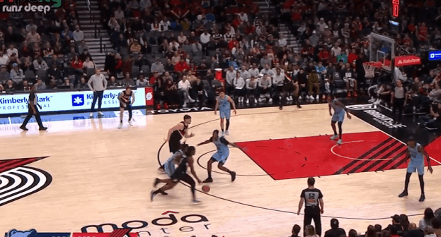 格兰特观察：投突结合高效29+5&末节连续关键三分，助队取胜P1格兰特持球推进至