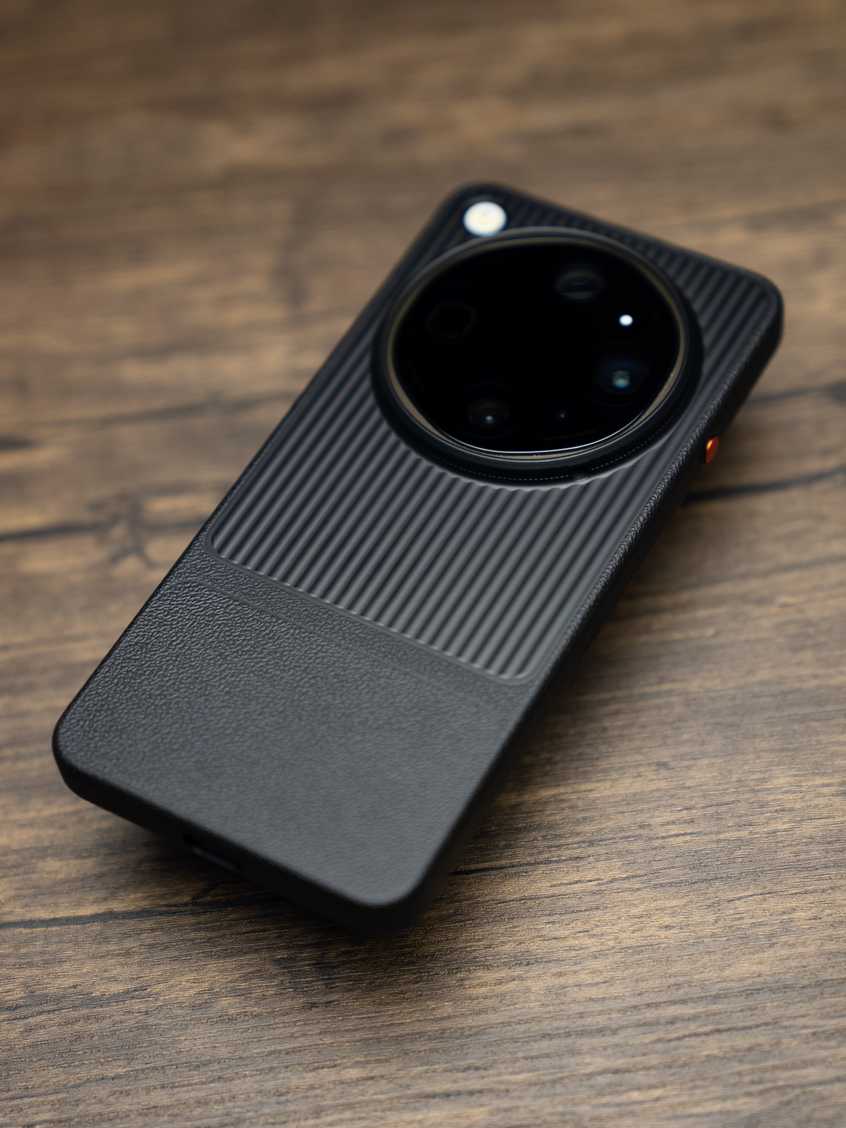 虽然这次“苔原色”确实热度很高，但如果从一体性来看，我还是更推荐全新的“黑武士”