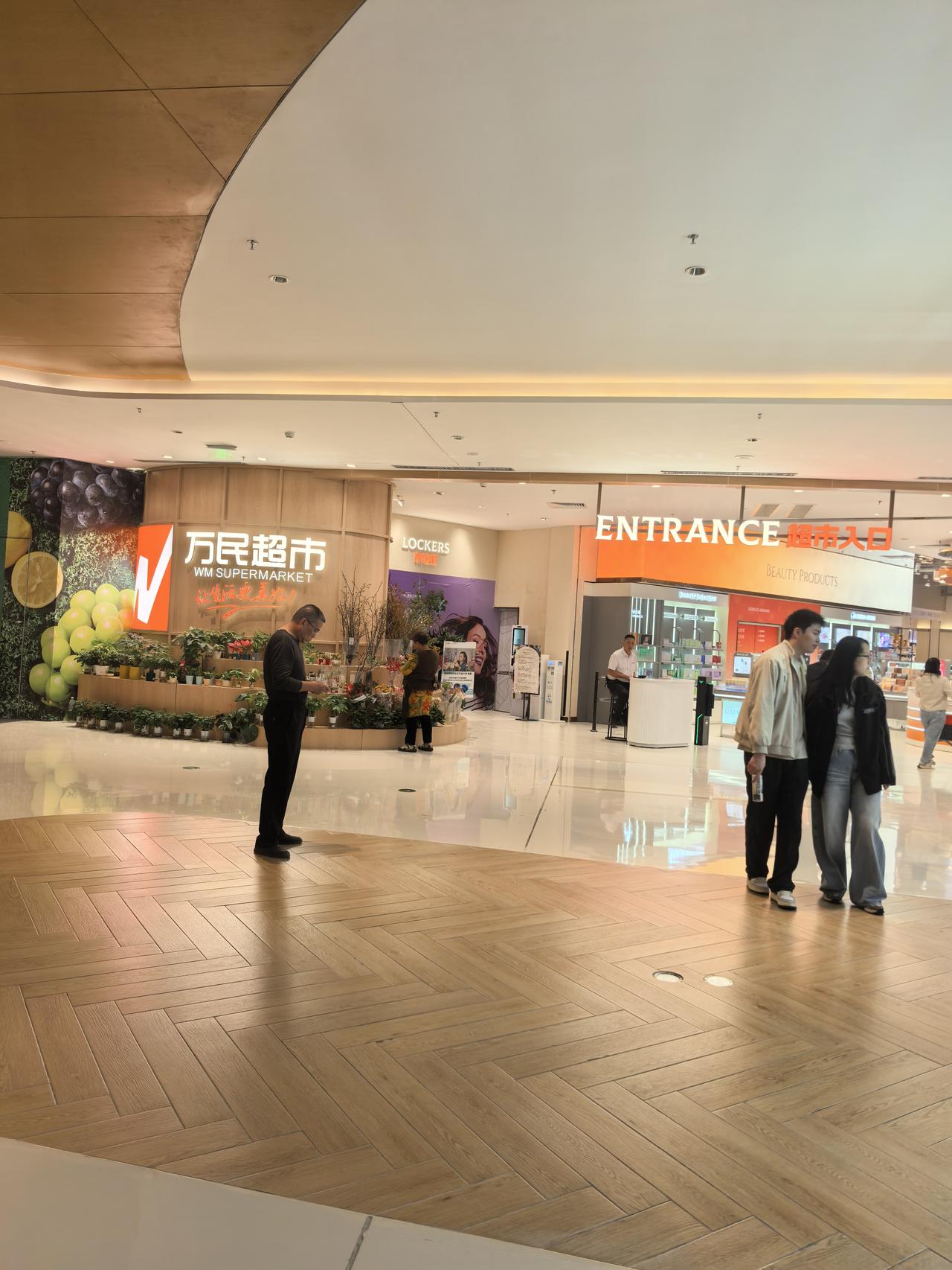 佛山市顺德区大型商业综合体
万民·金海城是位于佛山市顺德区乐从镇裕和路110号的