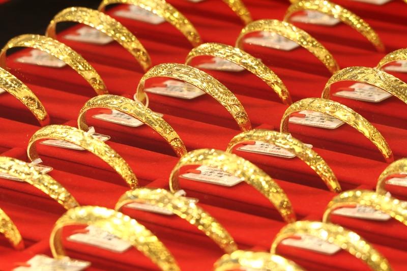 史诗级血洗！黄金白银高位跳水，40万人爆仓蒸发1200亿，抄底还是跑路？
 
前