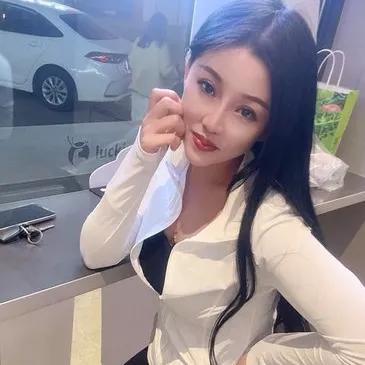 气质美女，简约优雅，白衬衫的魅力不可抵挡！气质白衬衫 温柔衬衫女 气质衬衫短袖女