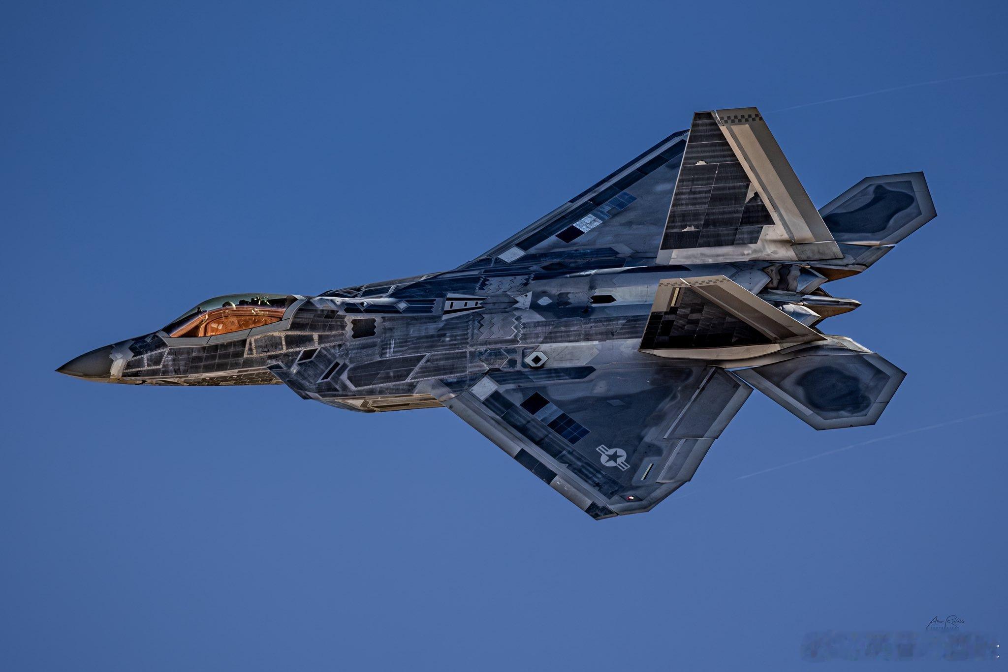 美国空军第422测试评估中队（TES）F-22A“共生体”战斗机核心目标：为 N