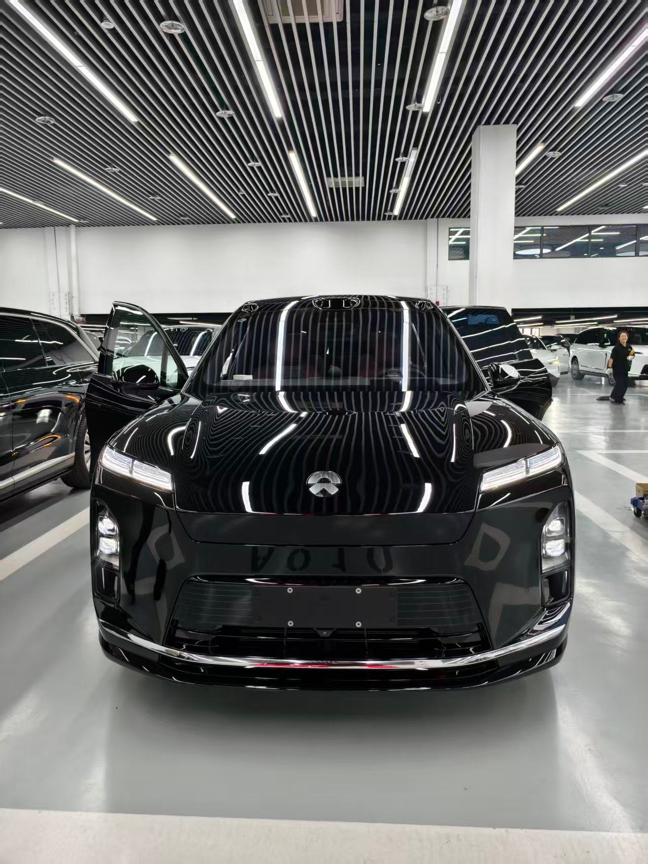 年前下定的蔚来ES8终于可以提车了，可惜我昨天回老家陪奶奶看病呢，没办法第一时间