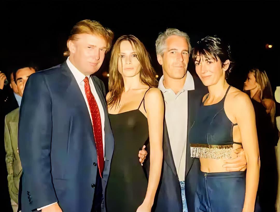 谁也想不到，美法总统会以这种方式隔空“较量”：特朗普公开羞辱马克龙遭夫人耳光，而