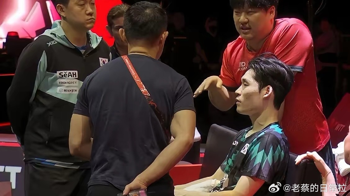 新加坡大满贯突发状况！张禹珍第四局开局突然申请医疗暂停，离场治疗！王楚钦和王皓在
