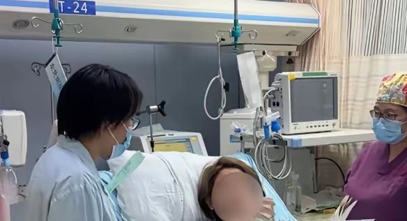 你听说过"命中注定"的缘分吗？万宁海滩那个溺水的女子，醒了。她叫园园，巧的是，拼