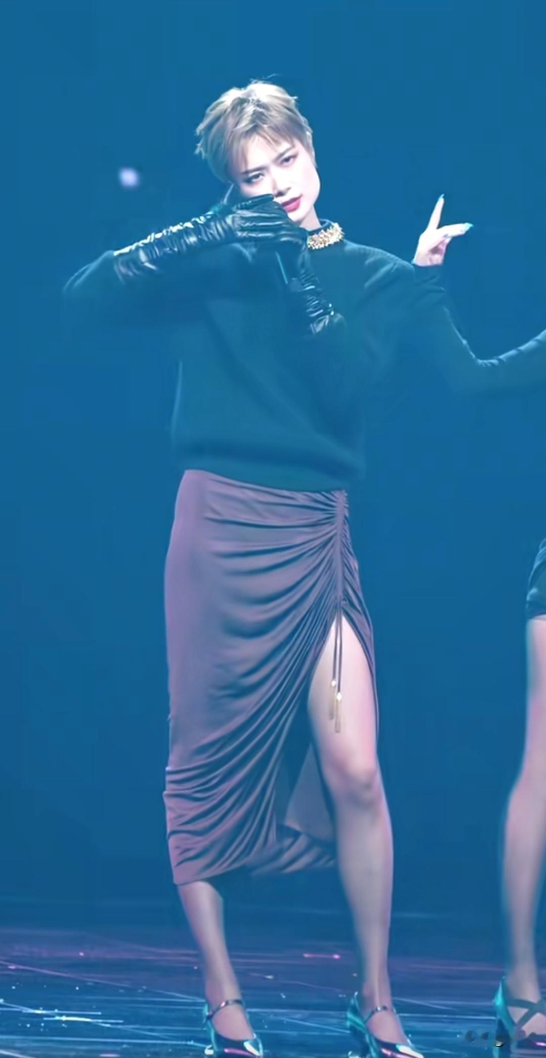 李宇春演唱会，一个转身就能把人迷晕的女人[捂脸][捂脸][捂脸]李宇春《冬季来的