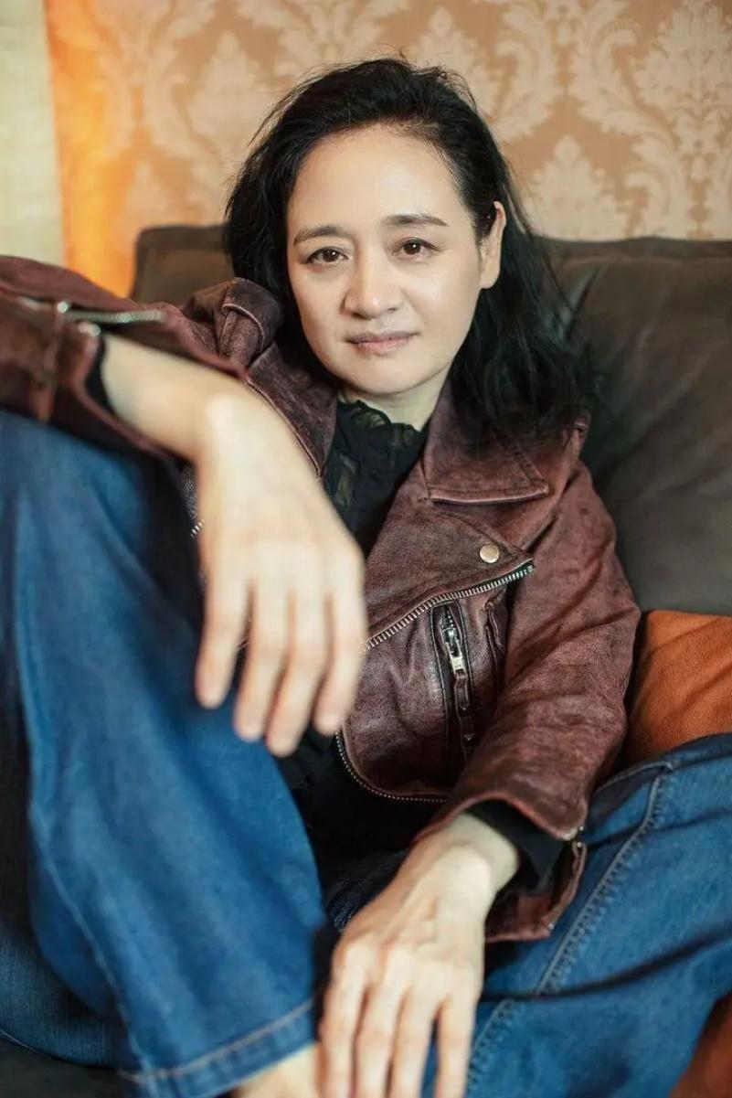 伍宇娟，女，1965年10月3日生于湖南省衡阳市耒阳市，毕业于中央戏剧学院表演系