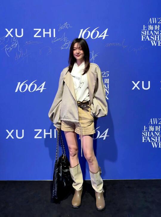 看秀𝐝𝐚𝐲🚶‍♀️🚶🚶‍♂️