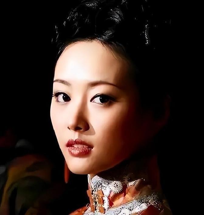 最近李纯这事儿闹得沸沸扬扬，一下子冲上热搜榜首。10月2号，她和民谣歌手马頔低调