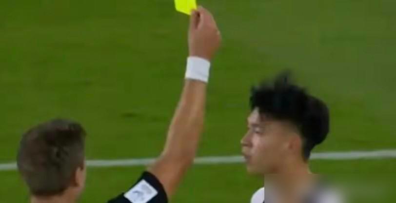 一记长长的滑跪，把一个18岁天才少年的名声，差点直接滑进了舆论的焚化炉。

20