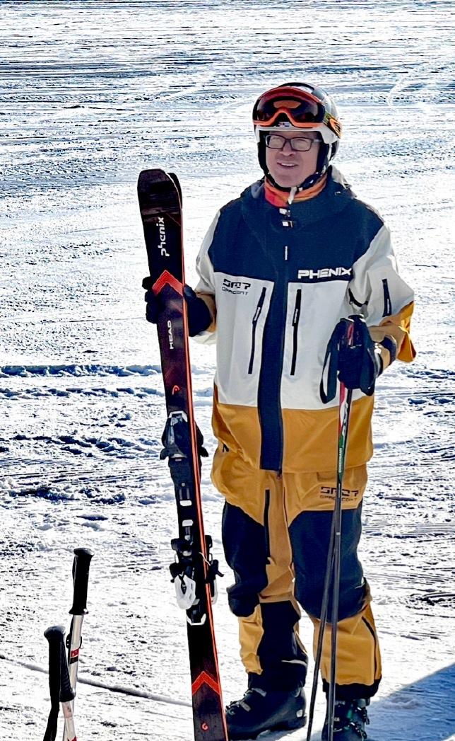 俞敏洪的全员信惹恼了谁？
1. 全员信以红色字体、不分段的语音转文字形式呈现，视