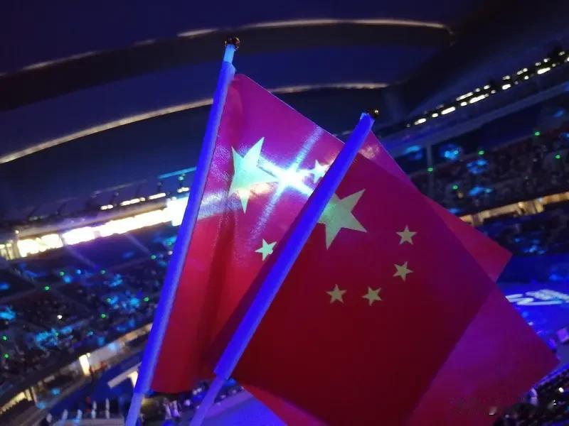 冬奥会上东方巨龙昂首腾飞，以震撼世界的磅礴气势开启冬奥征程。中国代表团以史上最大