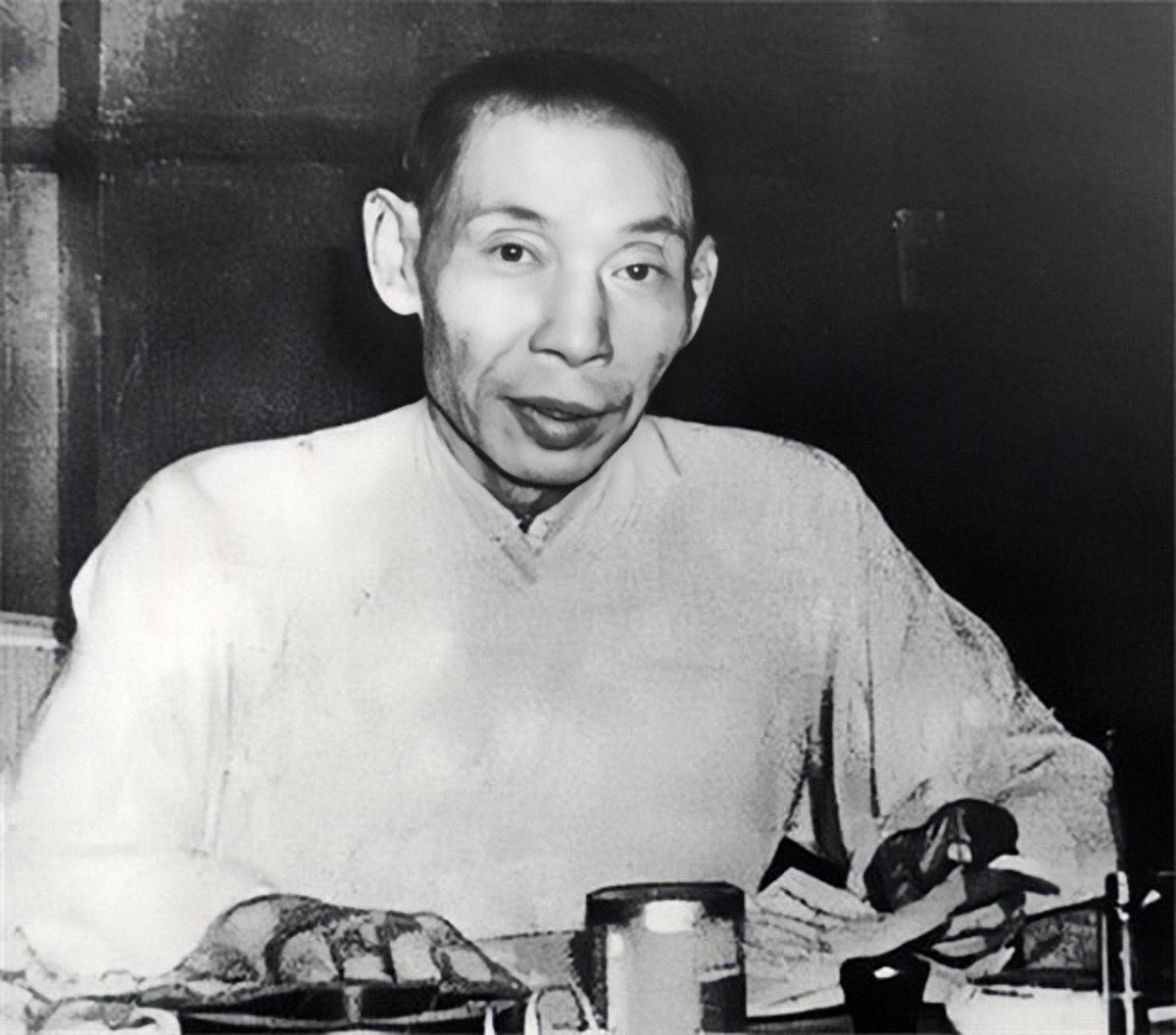 杜月笙临终前烧掉一箱借条，子女都不理解：我这是救你们的命
1951年，当杜月笙感