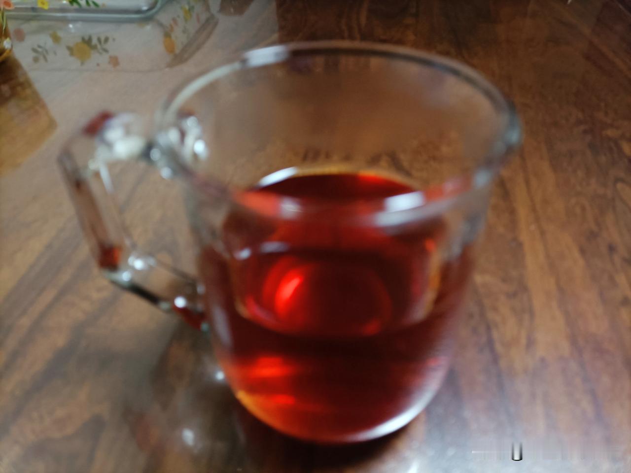 绿豆汤熬成了茶水，这样的绿豆汤你敢喝吗？放心喝，我经常喝[大笑]。

告诉你为什