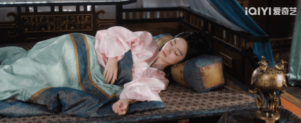 雀骨一次性集齐哥控和妹控 李茂和李乐君也是两个小苦瓜啊～小时候到处逃难，只有两个