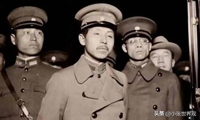 1982年台北某处灵堂，刘乙光病逝，意外的是，张学良和赵四小姐都来吊唁了。旁人难