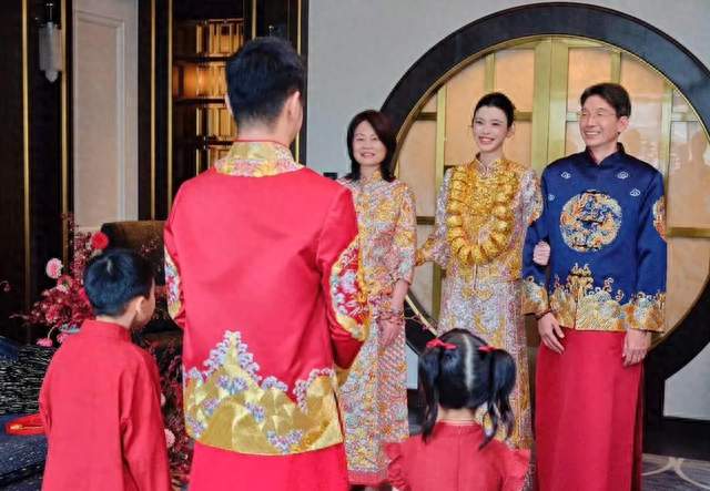 梁安琪认可儿媳奚梦瑶｜ 答谢宴赠传家珠宝