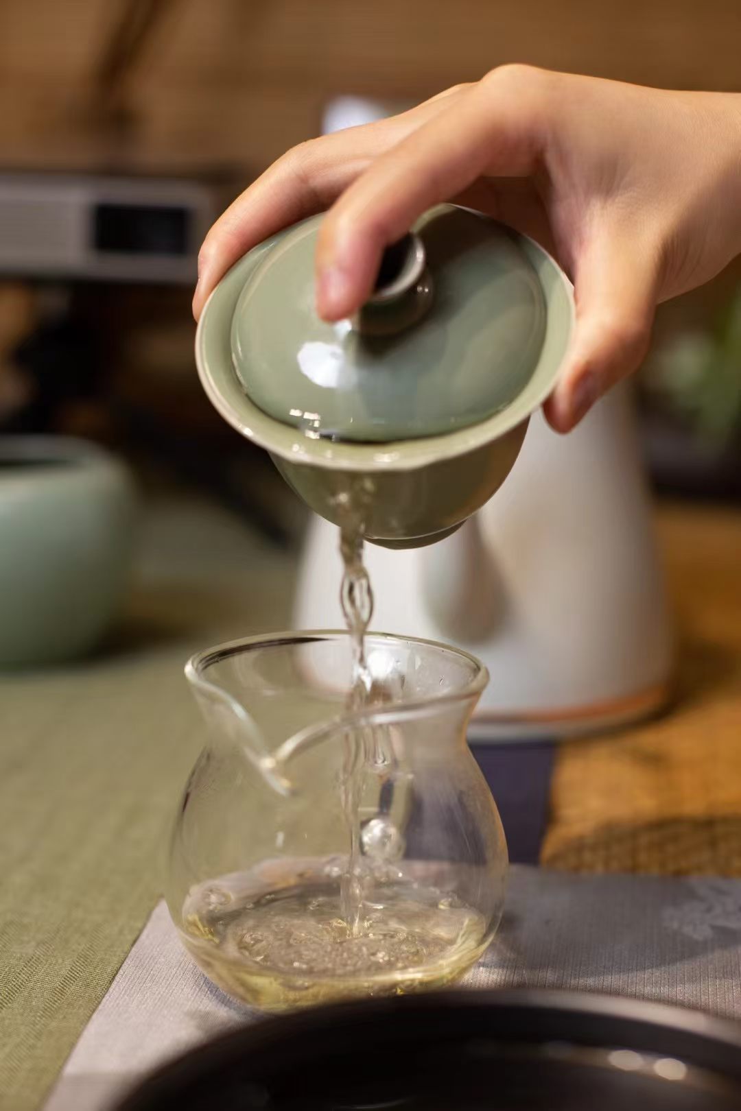 茶道  很多人天天喝茶，其实都喝错了！喝茶不在于贵，而在于挑对时间，顺着时辰喝茶