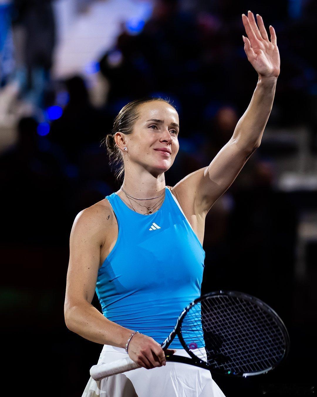 🇺🇦斯维托丽娜7-6/7-5诺斯科娃🇨🇿打进斯图加特半决赛。她上一次在这