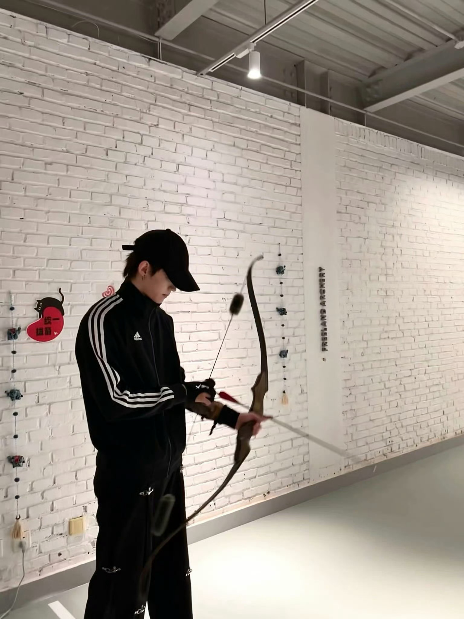 宝着一个阿迪男 ​​​
