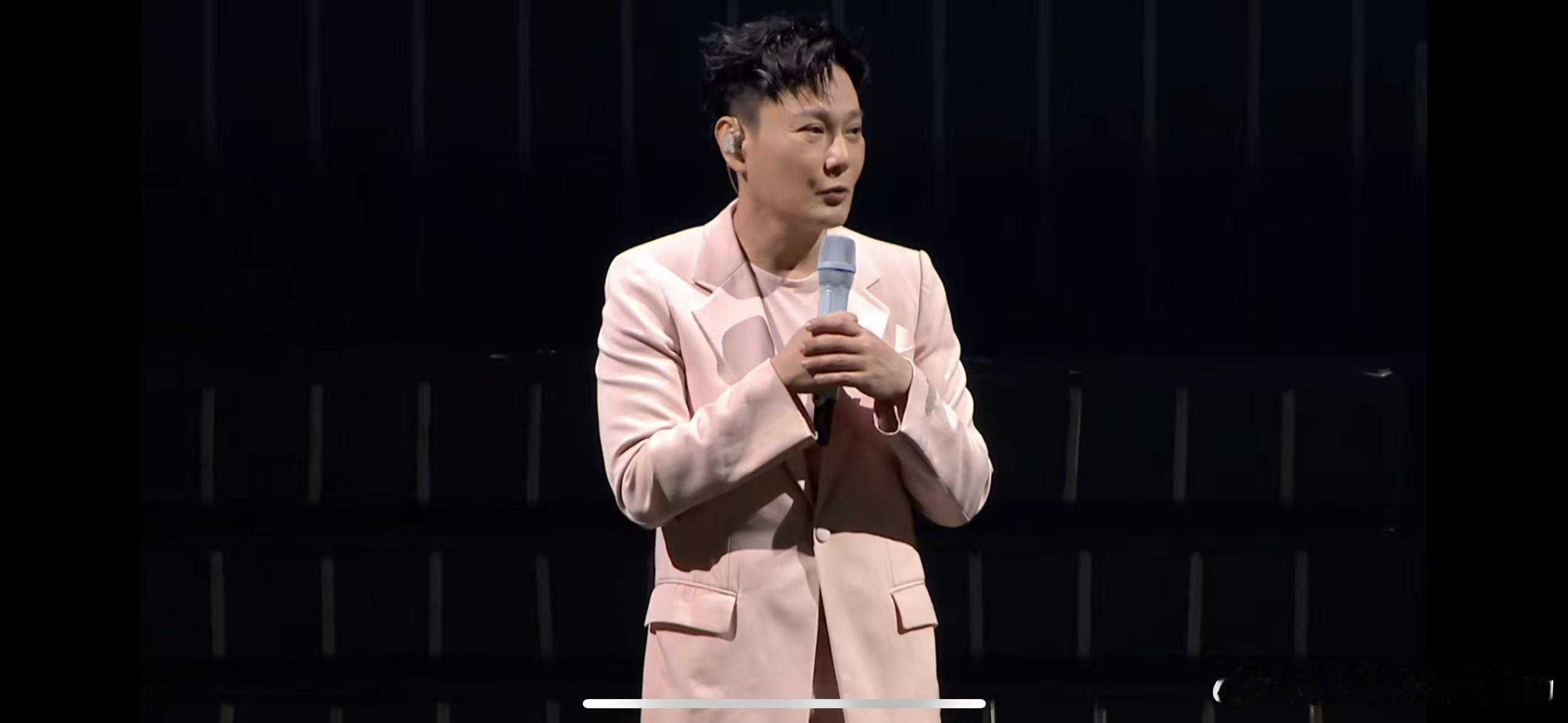 张信哲感谢歌迷实现自己儿时梦想  哲哥与歌迷的故事，是一段关于梦想、支持与陪伴的