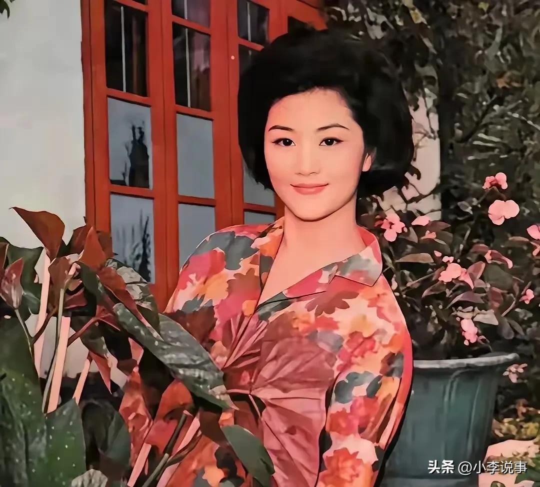 刷到苗金凤葬礼的新闻，心里莫名挺感慨的。
 
同样是老一辈港星，有的走了全网到处