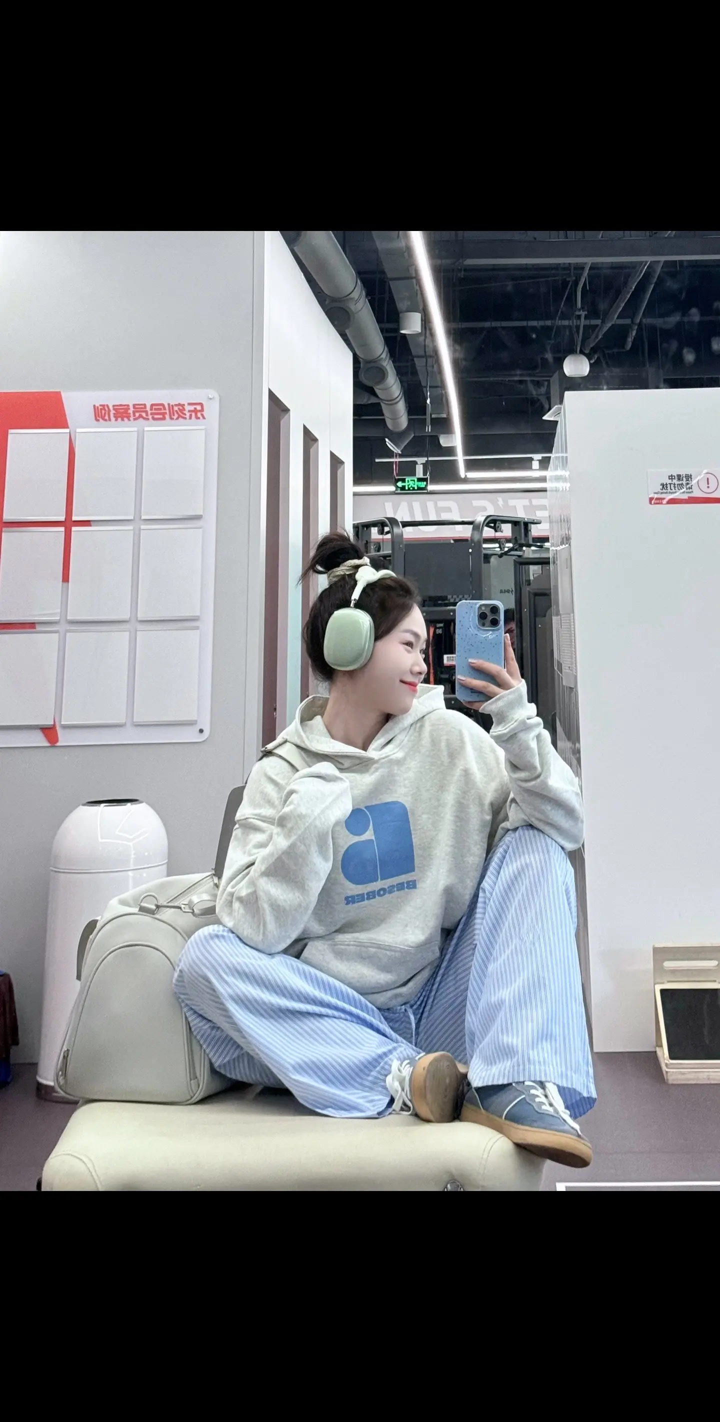 在健身房过秋天。