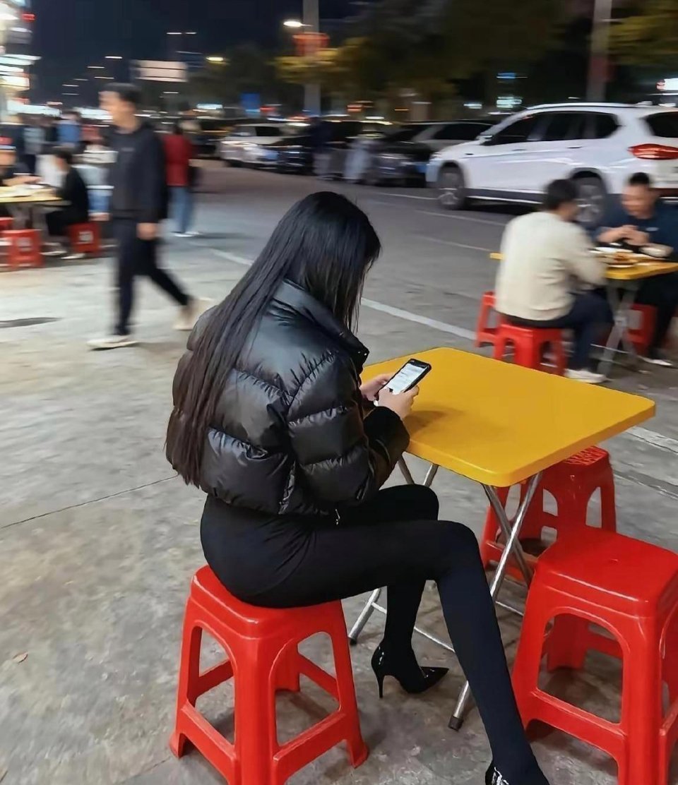 月薪一万去追她，能追到吗？ 