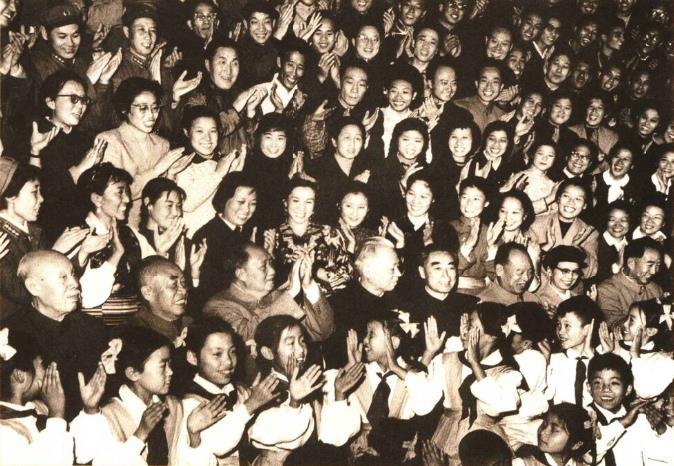 1964年10月6日，毛泽东、刘少奇、周恩来、朱德、董必武、彭真、薄一波等在人民