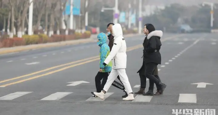 大风寒潮天，出门多穿点