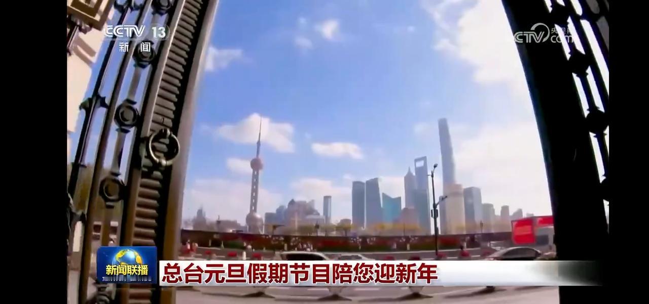 新年钟声响，万家灯火明。新年快乐