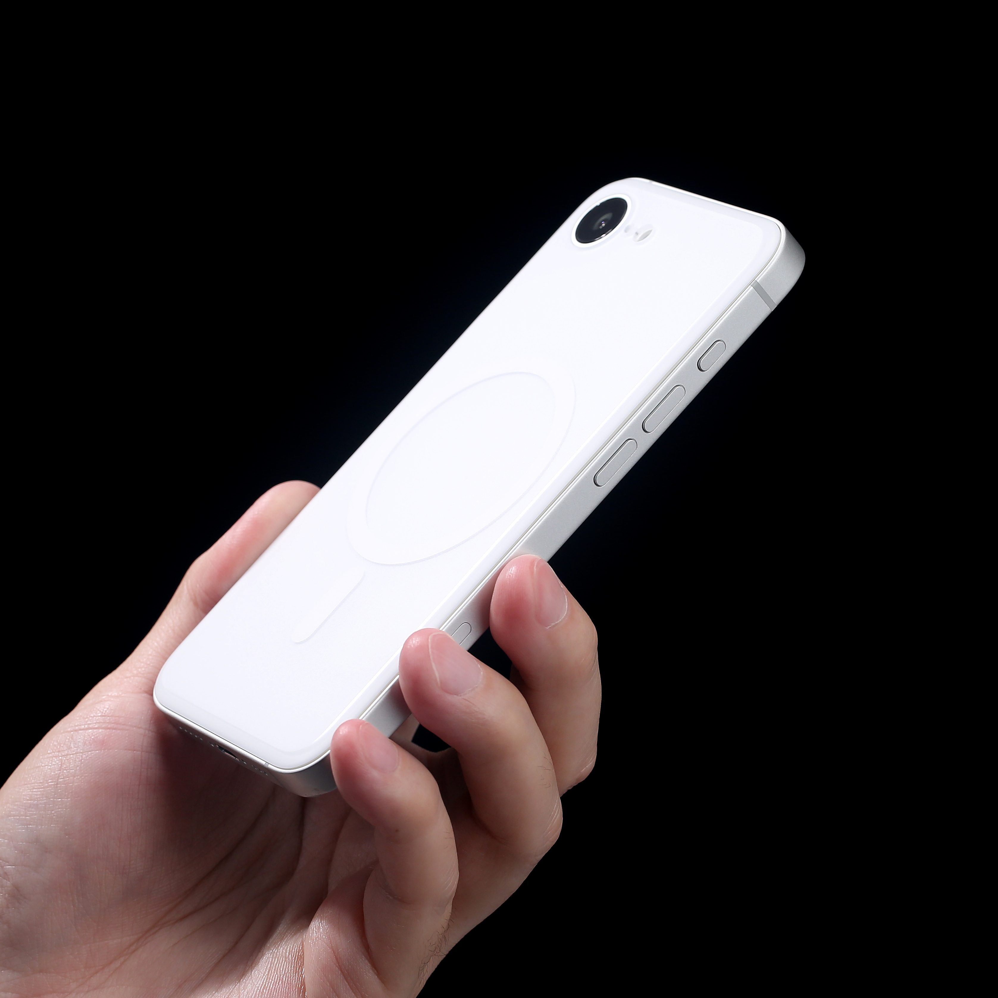 iPhone 17e/16e 有两款平嵌磁贴可以搭配，如果仅从磁吸功能考虑，那两
