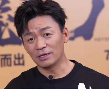 一次，郭德纲开口就问王宝强：“你在少林寺练了6年武术，那你最多能打多少人啊？”王