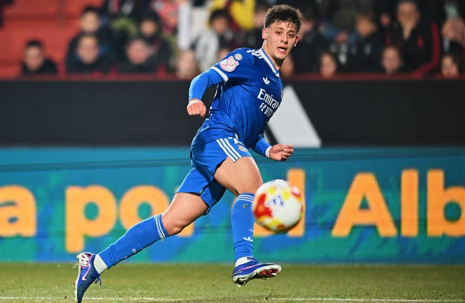 据《阿斯报》报道，皇马新帅阿韦洛亚将塑造居莱尔为中场核心，体能教练平图斯则负责改