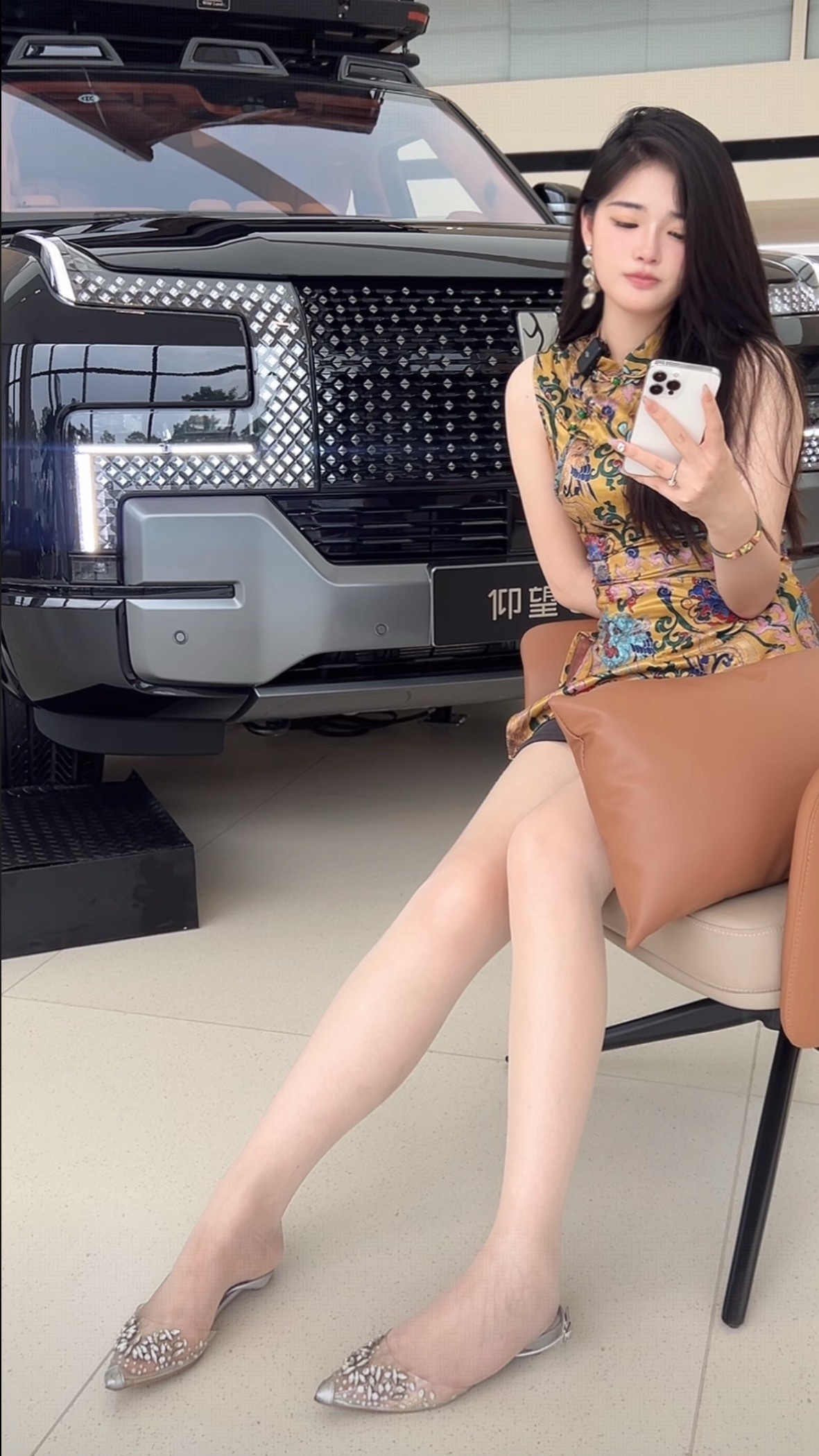 据易车榜数据仰望5月份卖了85辆，宾利添越卖了91辆 ​​​