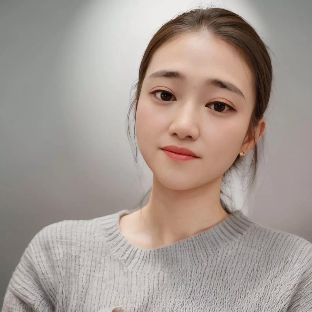 温柔微笑，清新自然，简约时尚。少女感微笑女孩 秋日清新照 自然笑容 简约少女感 