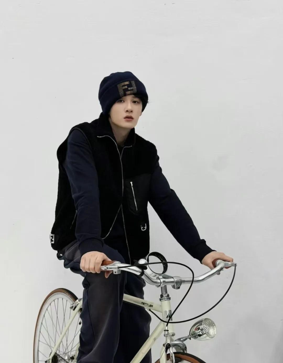 檀健次檀健次震耳欲聋tjc檀健次李淇

做风吧，不被妄下定义的风，一意孤行的风 